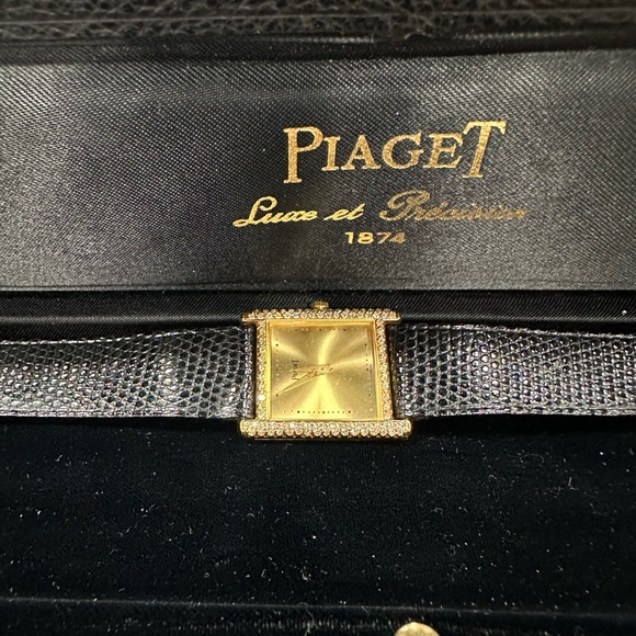 Piaget 18k Tank Watch with Diamonds on the case.  Manual wind movement 1980’s - Picture 2 of 5